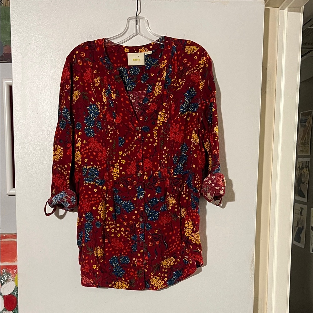 Maeve lovely blouse. Convertible sleeve.